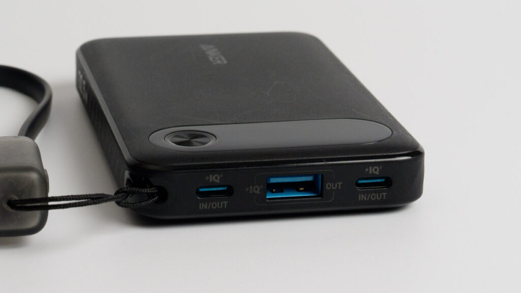 Anker Power Bank (10000mAh, 22.5W)のUSBポートのアップ