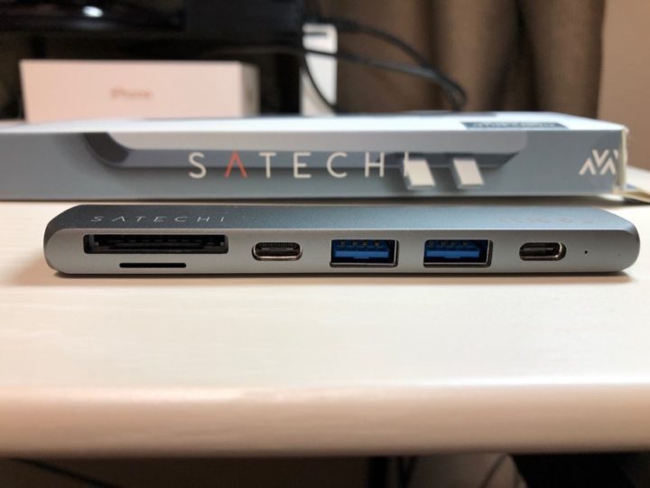 Santechi MacBook Pro用ハブ 差し込み口