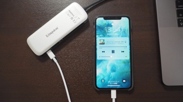 充電用USB-CポートにiPhoneを接続