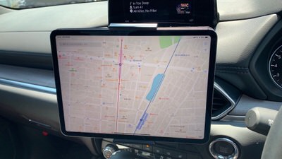 iPad AirをSatechiの車載ホルダーにセット