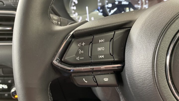 CarPlayは車載ボタンで操作できる