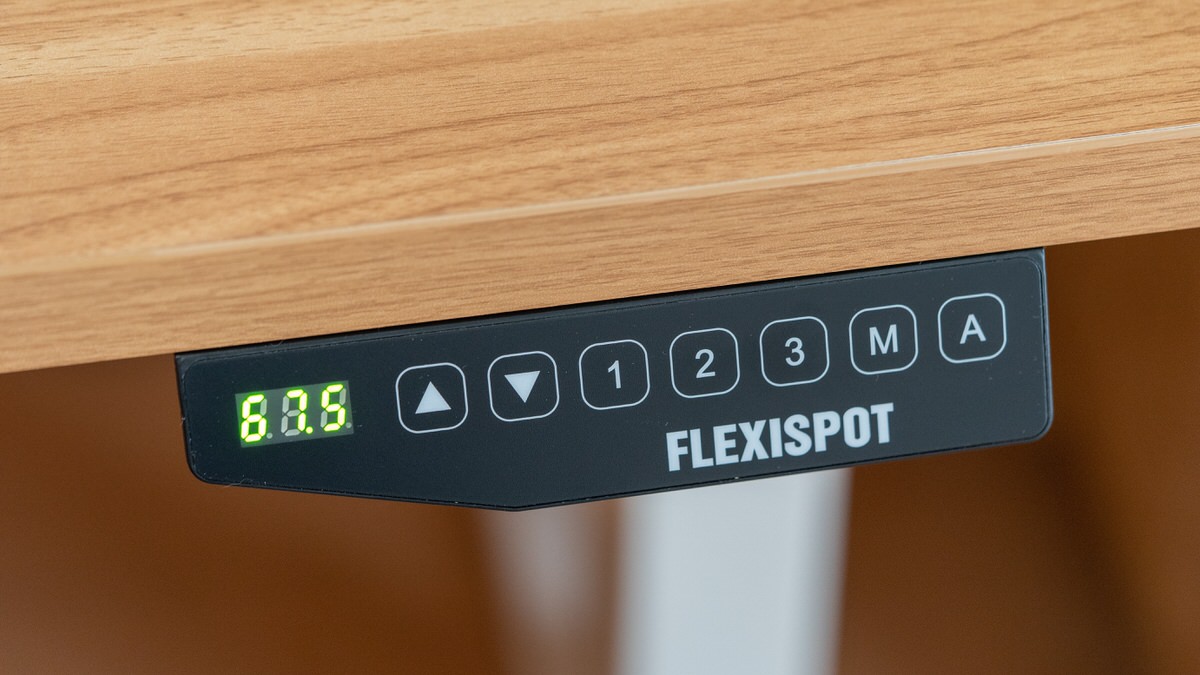 FlexSpot スタンディングデスクのボタン