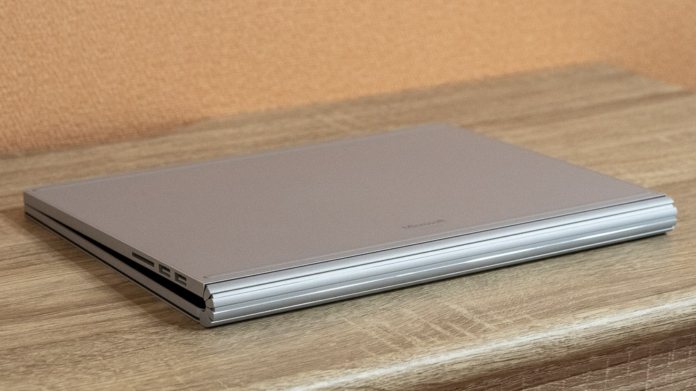 Surface Book 3の底面