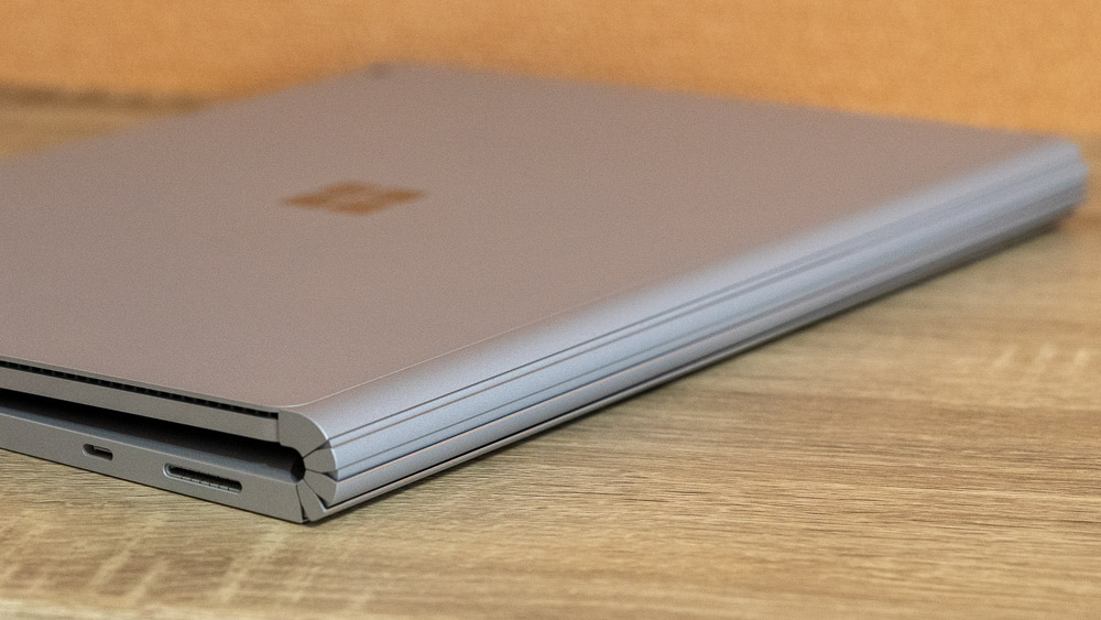 Surface Book 3 伸縮するように動くユニークなヒンジ