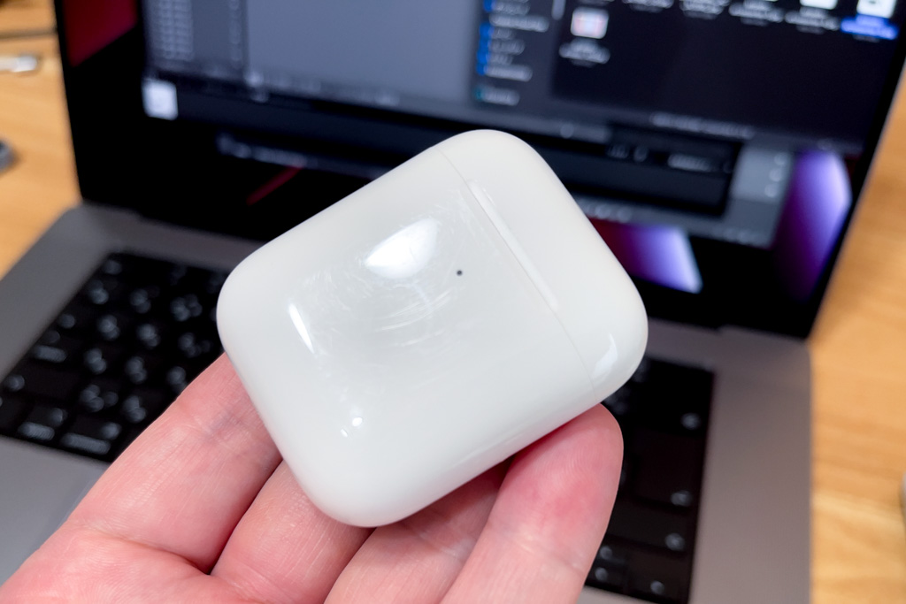 AirPods（第2世代）の充電ケースについた傷