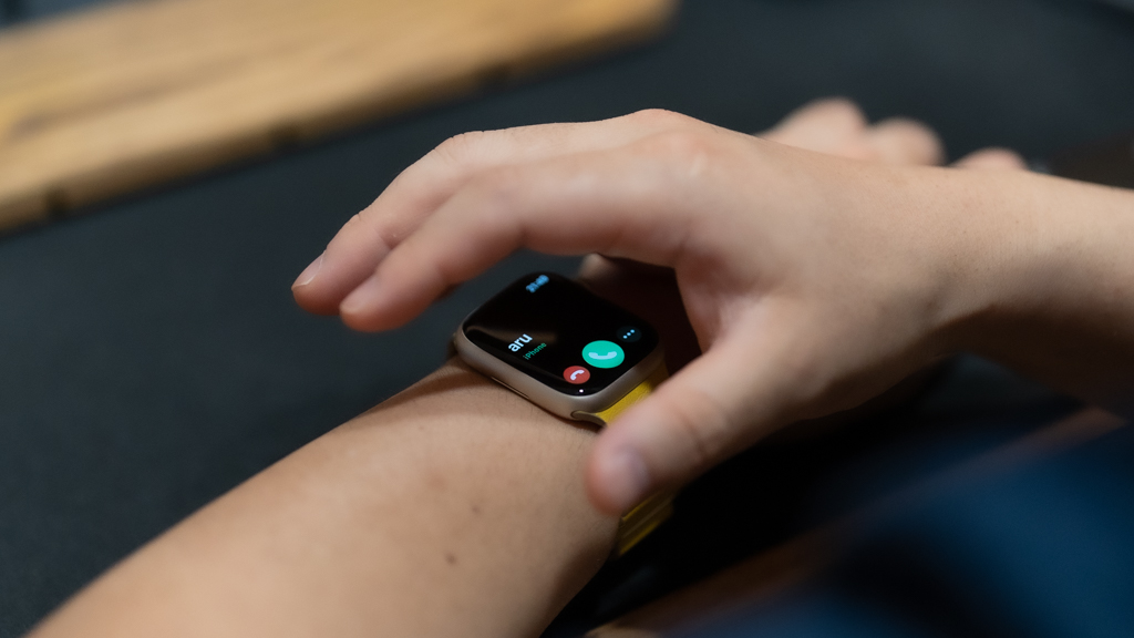 Apple Watchを手で覆って着信通知を止められる