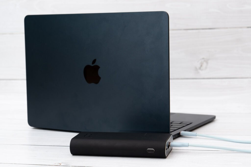 CIO SMARTCOBY TRIO 65WM2 MacBook Airをどれくらい充電できるかをチェック
