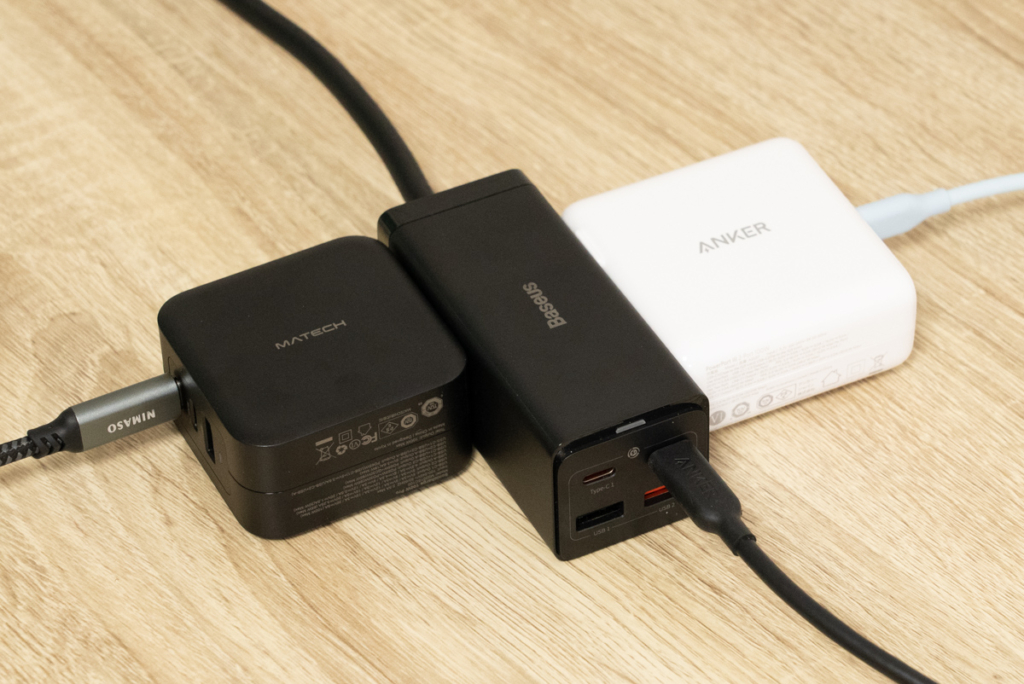 【Baseus】65W ACコンセント搭載 USB-C充電器の電源タップ機能