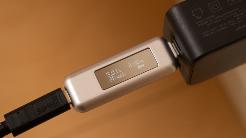UGREEN 65W USB-C充電器でXperia 1 IIIを充電