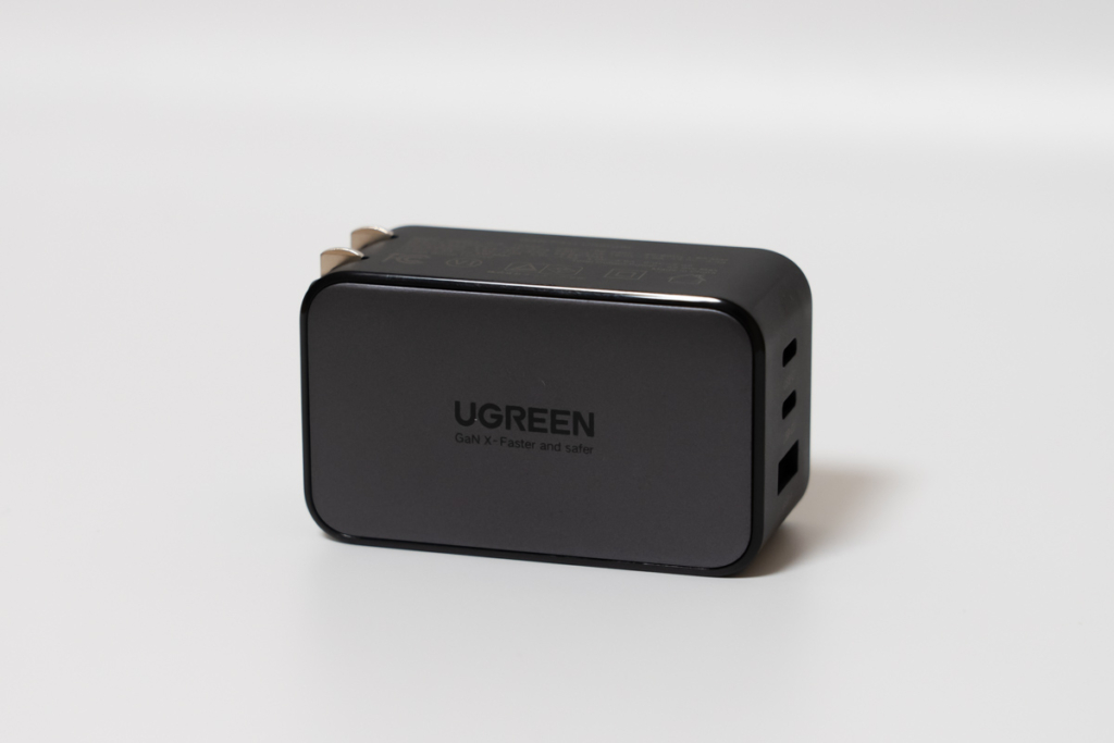 UGREEN 65W USB-C充電器（正面）