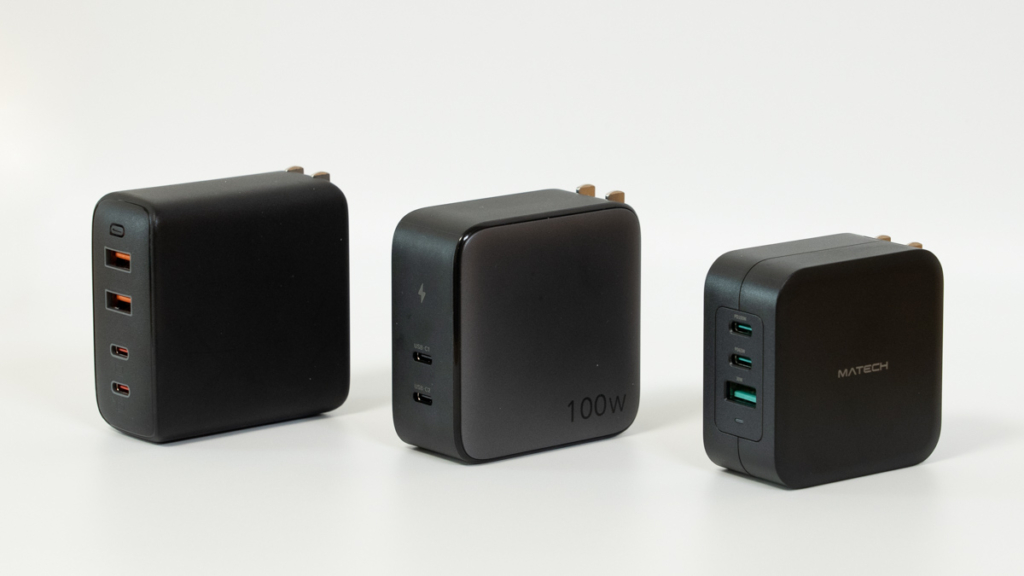 MATECH「Sonicharger 100W Pro」と他社の100W USB-C充電器とサイズ比較