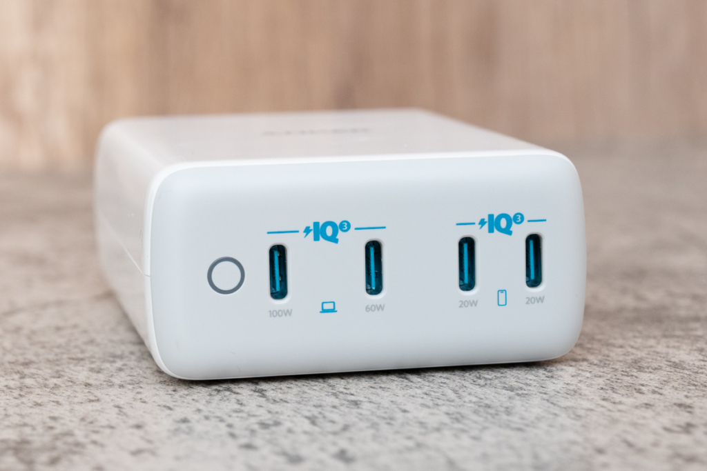 Anker 547 Charger（120W）のUSBポート