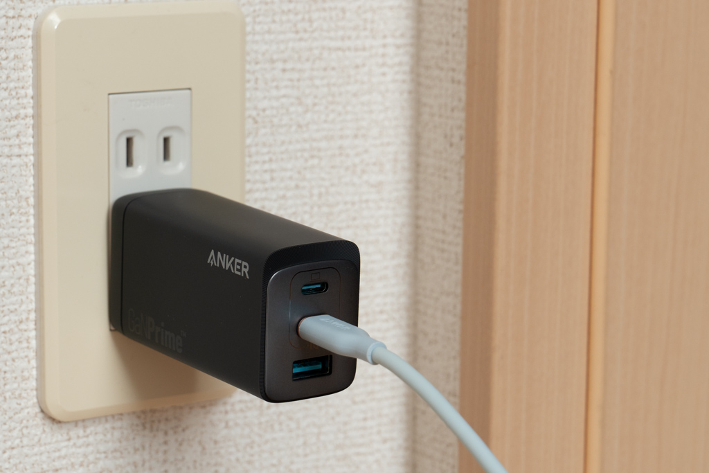 Anker 737 Chargerをコンセントに接続