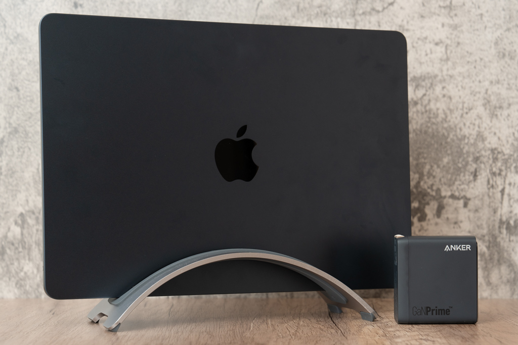 M2 MacBook Airとのサイズ比較