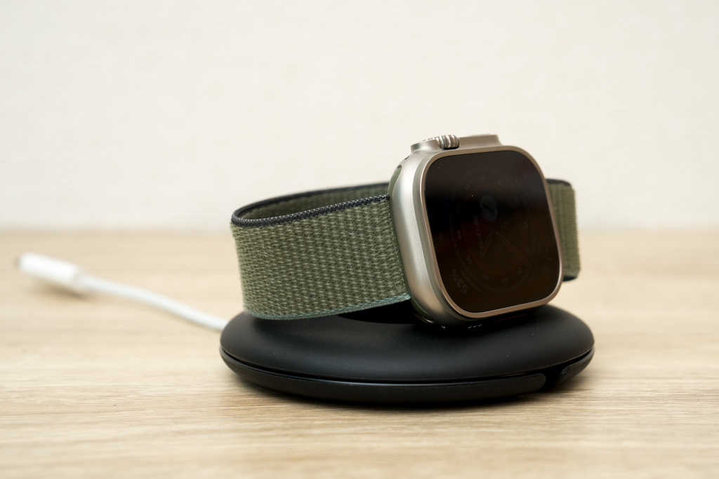 Apple Watch Ultraを充電（Belkinトラベルスタンド）