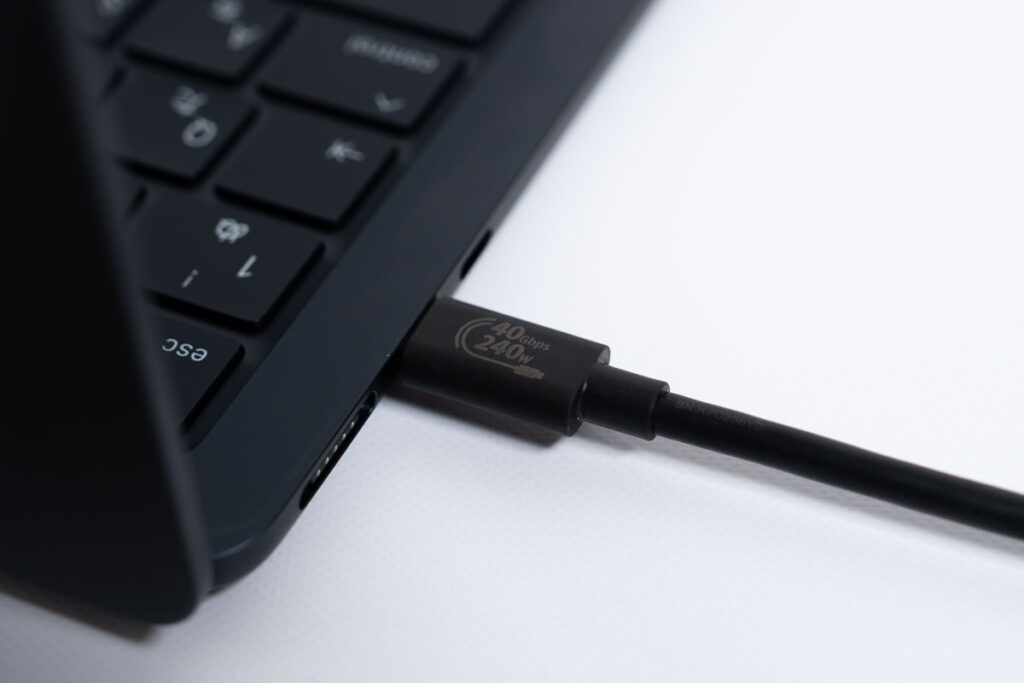 Anker 515 USB-C & USB-C ケーブルをMacBook Proに接続