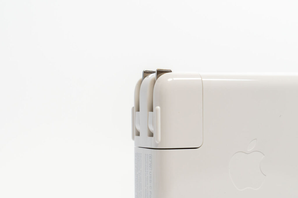 Apple純正充電器(USB-C電源アダプタ)のサイズ・重量・充電性能まとめ