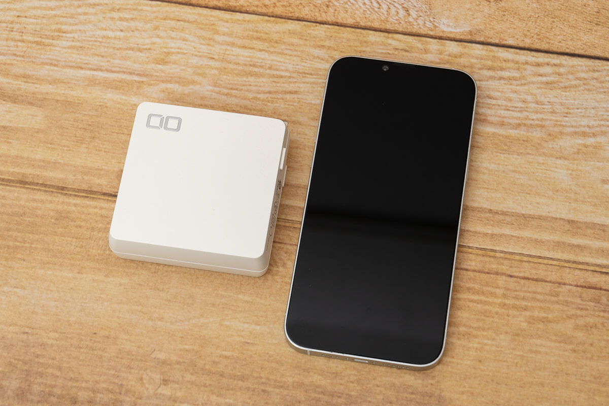 CIO SMARTCOBY Pro PLUGとiPhone 14 Plusのサイズ比較