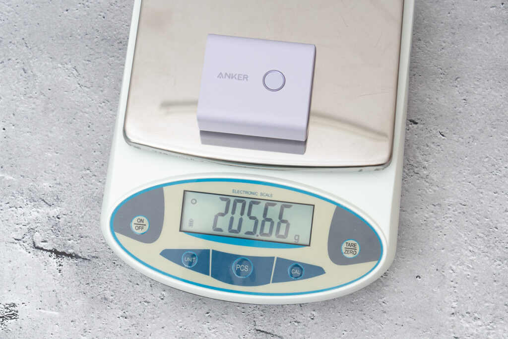 Anker 521 Power Bankの重量を計測