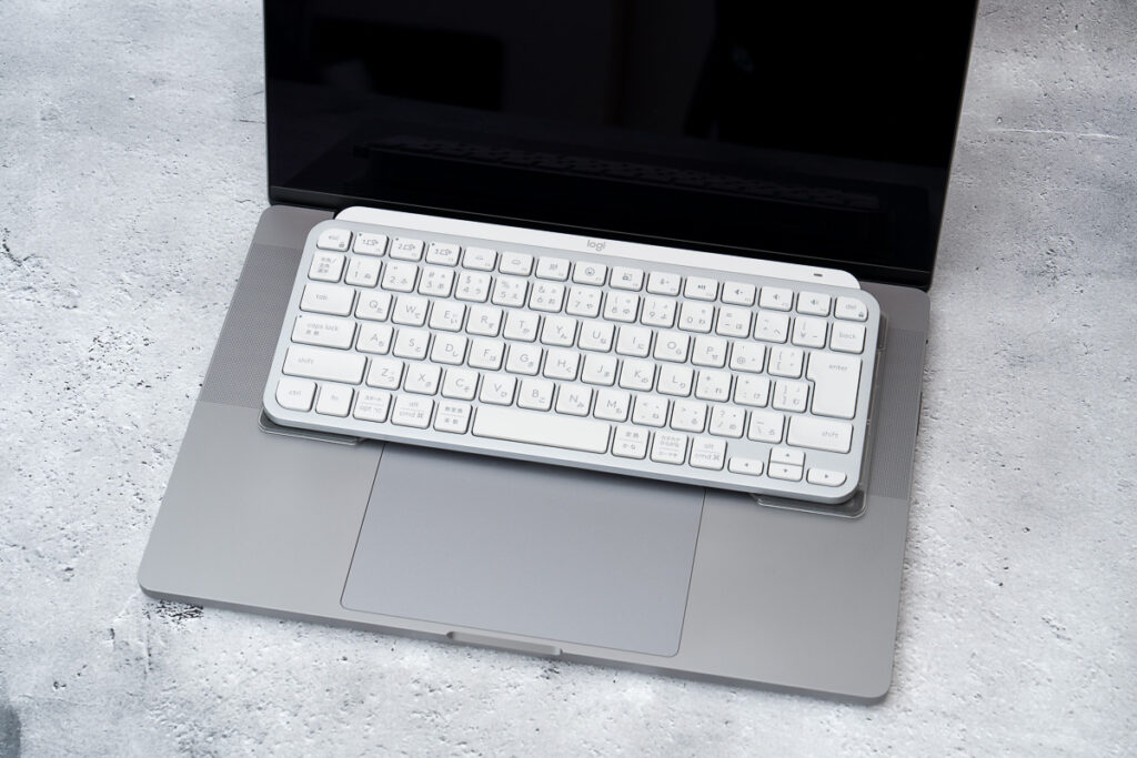 MX Keys MiniとMacBook Pro 16で尊師スタイル