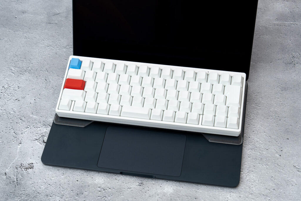 M2 MacBook AirとHHKBキーボードで尊師スタイル