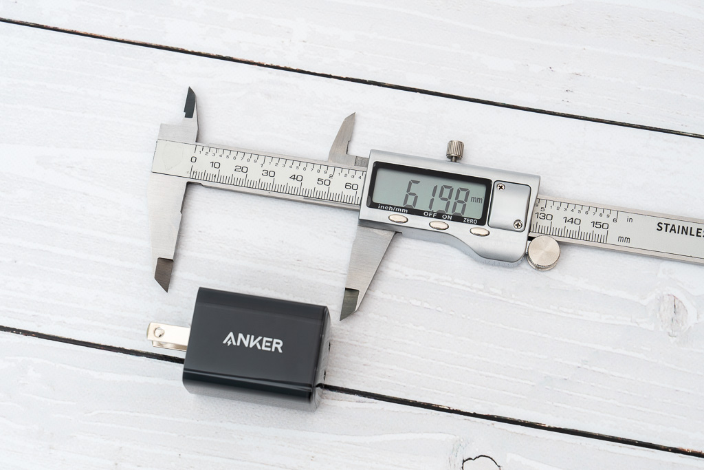 Anker 521 Charger (Nano Pro）のサイズを計測
