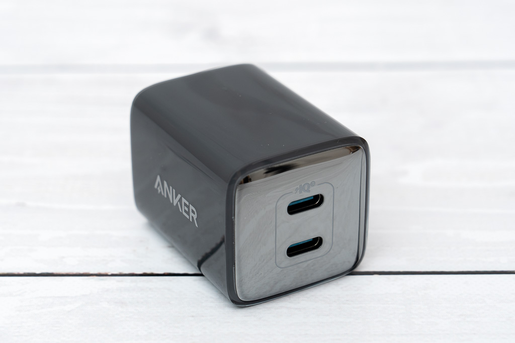 Anker 521 Charger (Nano Pro）のメタリックデザイン