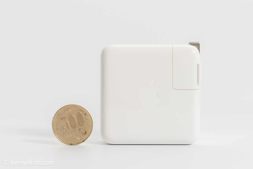 Apple 70W USB-C電源アダプタのサイズ1