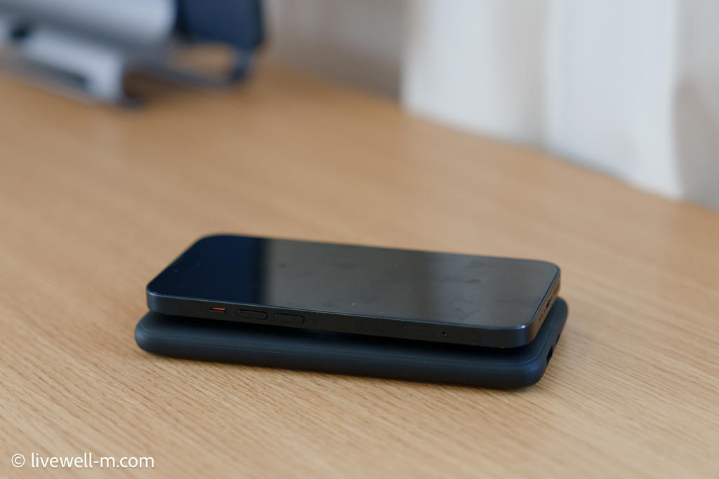 iPhone 13をMagSafe充電（EZO Brick Series Terminus）