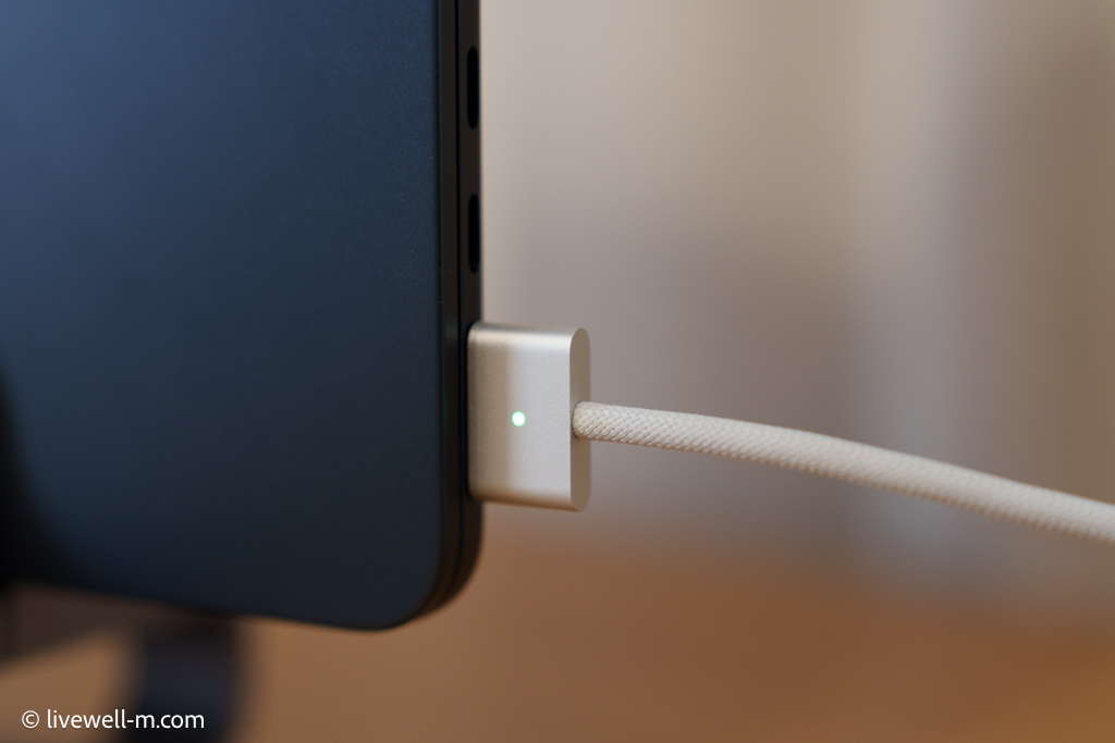 MacBook AirをMagSsafe 3ケーブルで充電