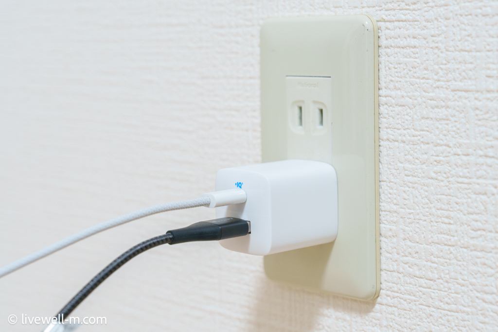 Anker 323 Charger (33W)をコンセントに接続