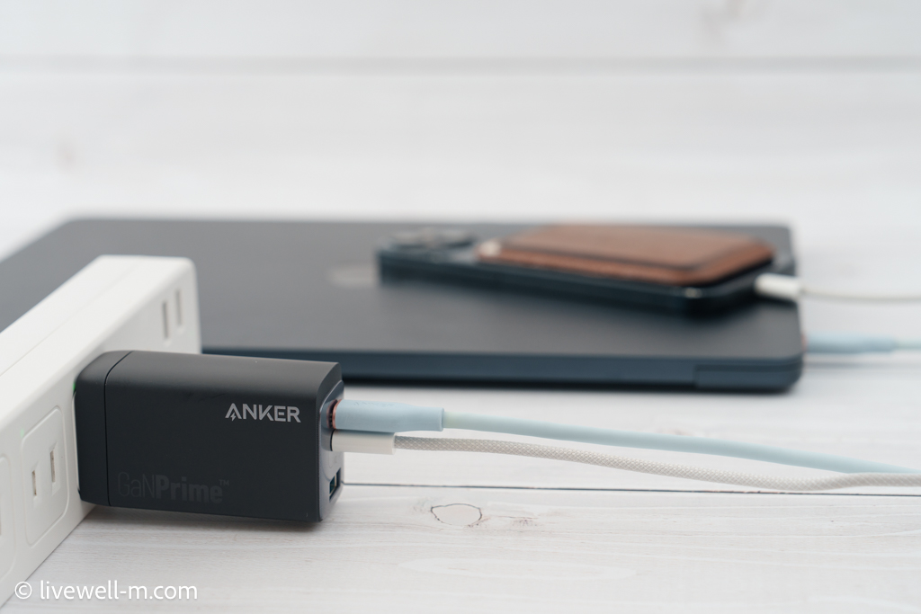 Anker 735 Charger (GaNPrime 65W)でiPhone 13とM2 MacBook Airを同時充電