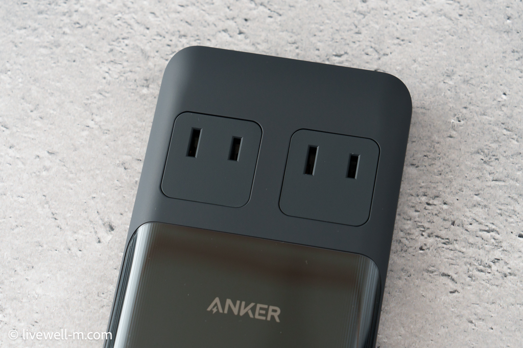 Anker Prime Charging Station (6-in-1, 140W)のコンセント挿し込み口