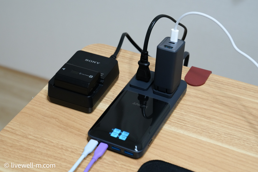 Anker Prime Charging Station (6-in-1, 140W)にUSB充電器を接続