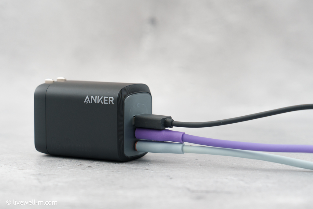 Anker Prime Wall Charger (100W, 3 ports, GaN)にUSBケーブルを接続