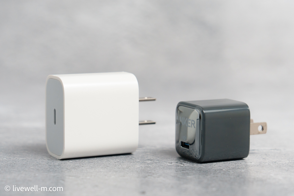 Anker Nano Charger (20W)とApple 20W USB-C電源アダプタとのサイズ比較