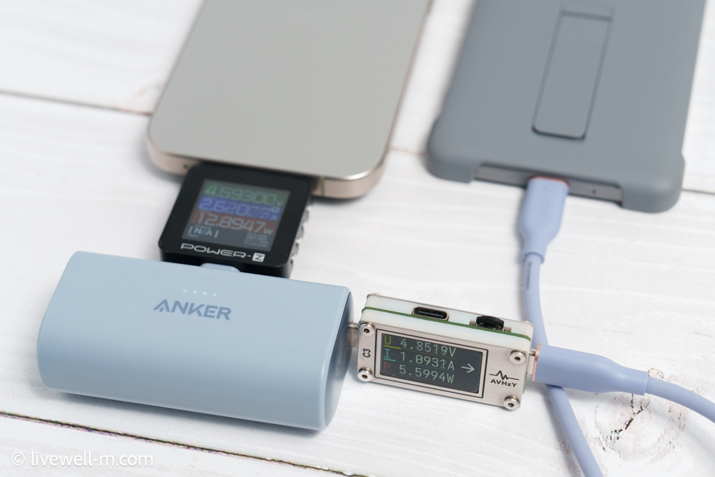 Anker Nano Power Bank (22.5W, Built-In USB-C Connector)でiPhone 15 ProとXperia 1 IIIを同時に充電