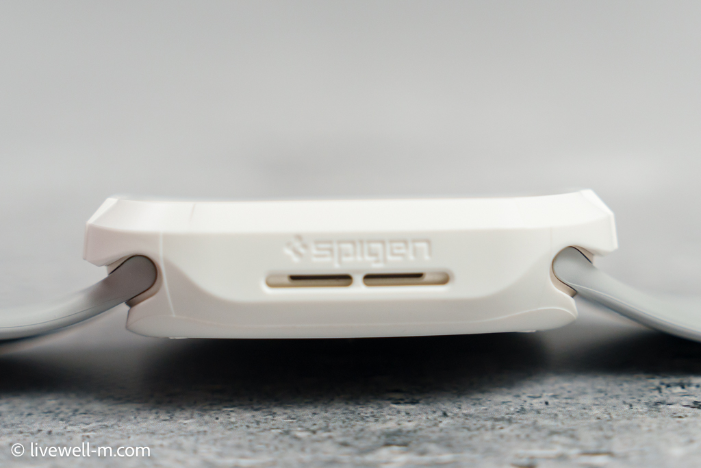 Spigen Apple Watchカバー ラギッド・アーマーのサイズ感2