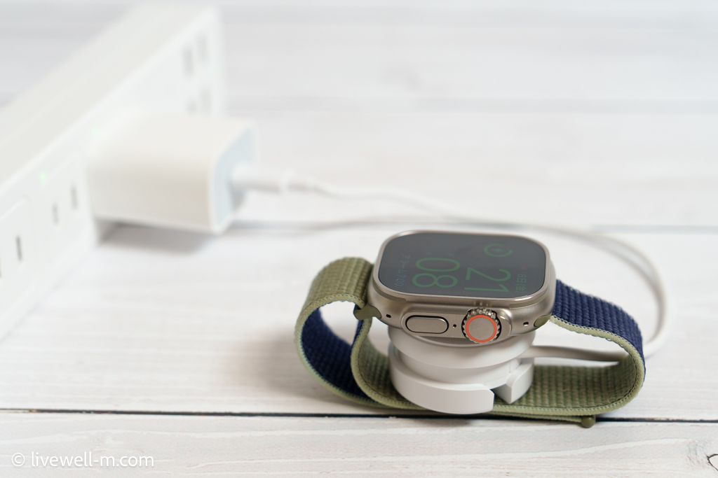 エレコム Apple Watch磁気充電ケーブル（高速充電巻き取りタイプ）でApple Watch Ultraを充電