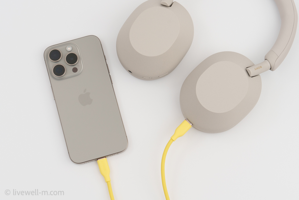 iPhone 15のUSB-CポートでSONYワイヤレスヘッドホンを充電