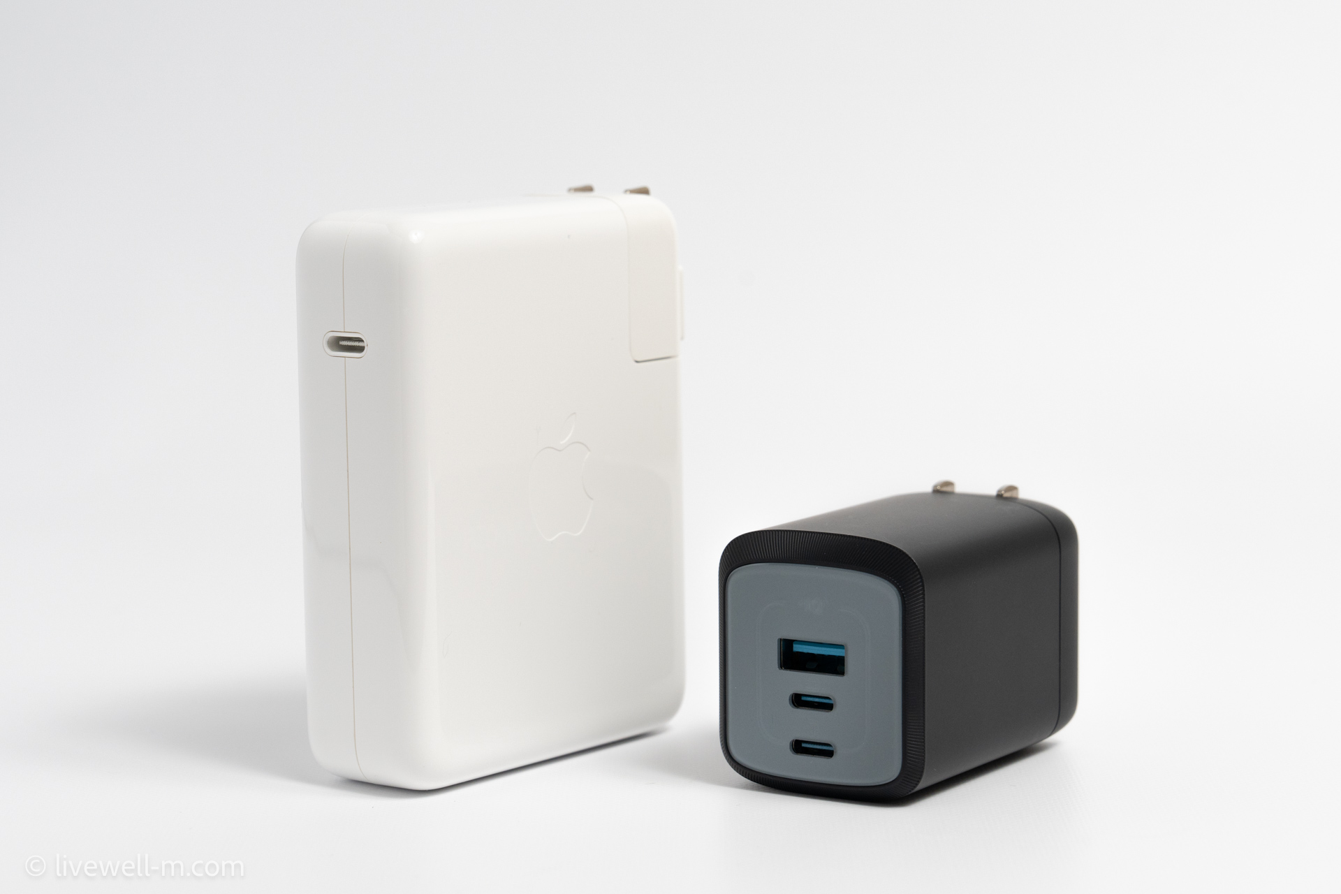 Apple 140W USB-C電源アダプタとAnker Prime Wall Charger (100W, 3 ports, GaN)