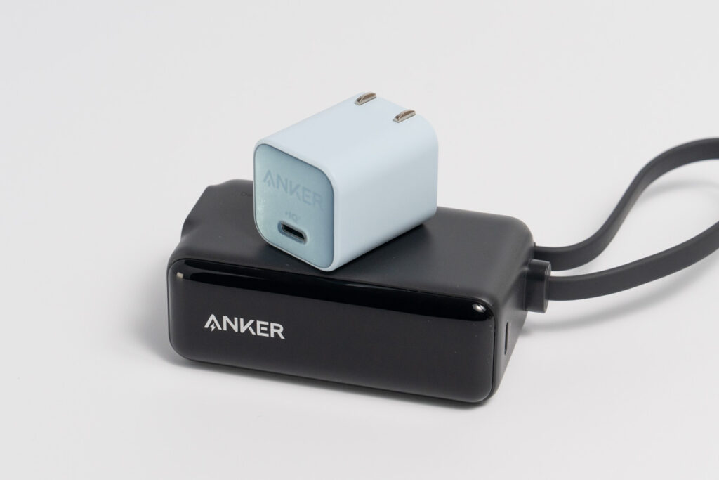 Anker Power Bank (30W, Fusion, Built-In USB-C ケーブル)は、とAnker 511 Charger (Nano 3, 30W)