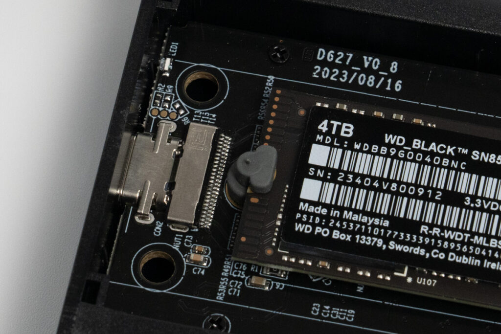 SATECHI USB4 NVMe SSD Pro EnclosurにおけるM.2 SSDの取り付け2