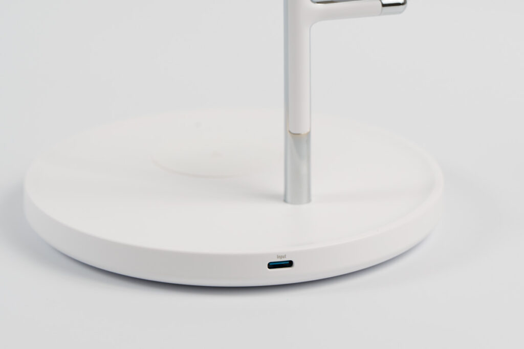 Anker MagGo Wireless Charging Station (3-in-1 Stand)のUSB-Cポート