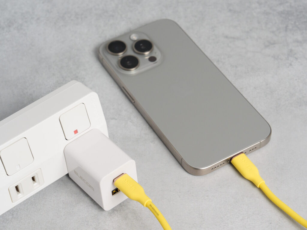 エレコム USB Power Delivery 20W AC充電器(Cx1/Ax1)でiPhone 15 Proを急速充電