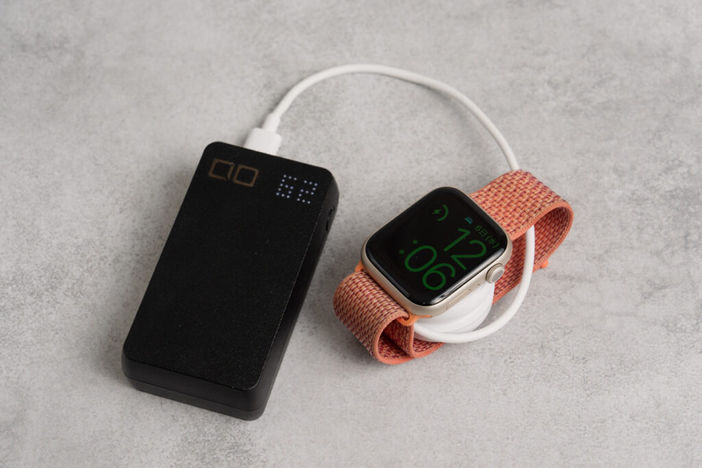 エレコム Apple Watch磁気充電ケーブル（高速充電巻き取りタイプ）をモバイルバッテリー