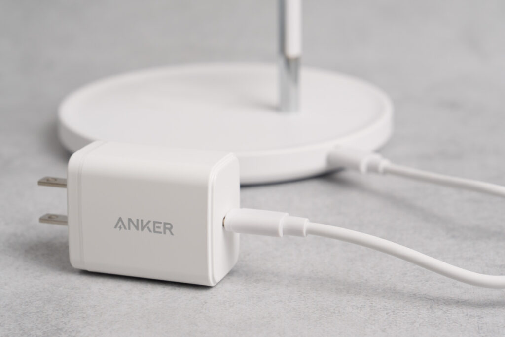 Anker MagGo Wireless Charging Station (3-in-1 Stand)付属のUSB-C充電器