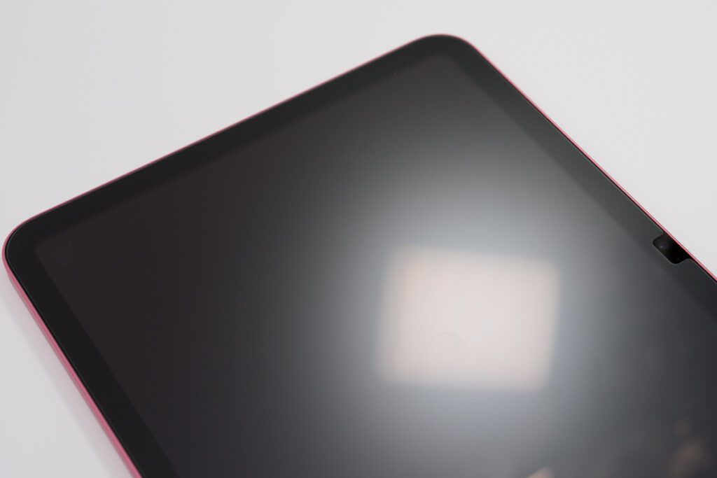 iPadにNIMASO アンチグレアガラスフィルムを貼り付けたときの映り込み