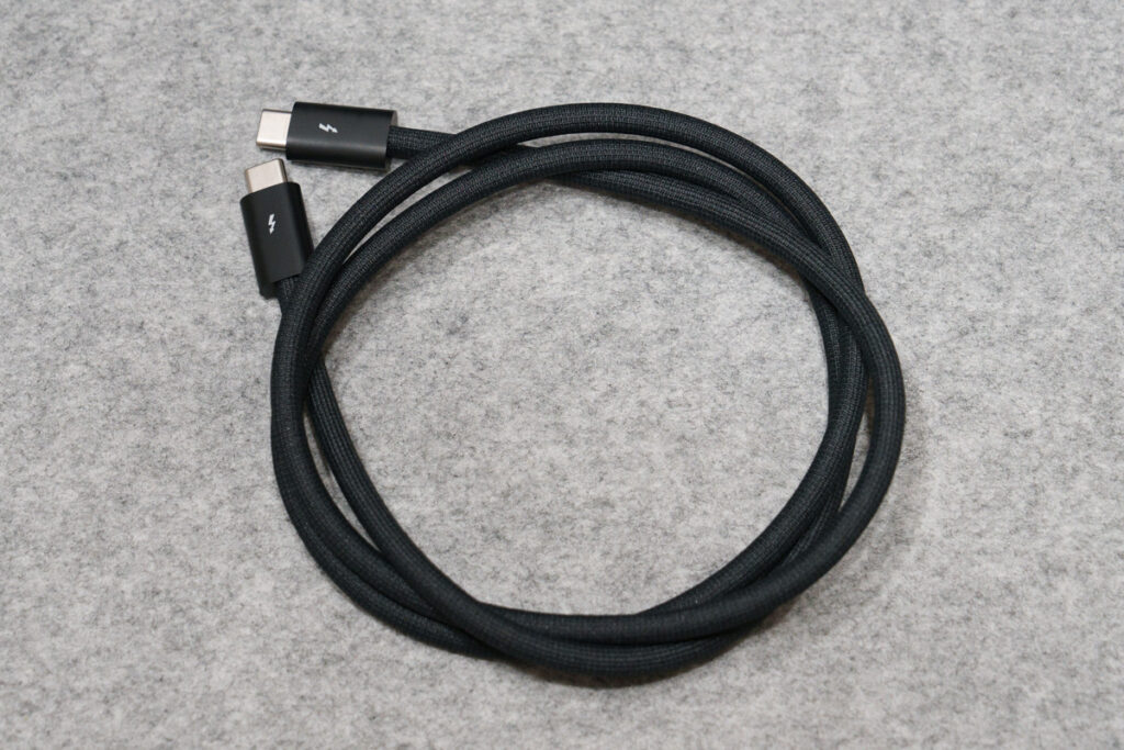 Apple Thunderbolt 4（USB-C）Proケーブル