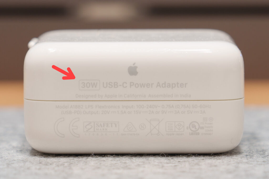 MacBook Air付属の30W USB-C電源アダプタ